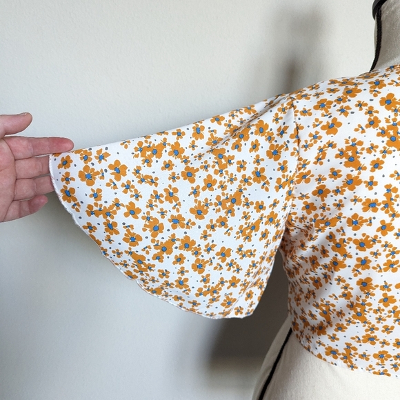 White orange and blue floral flounce sleeve cropped tie front top size XL - Picture 8 of 8